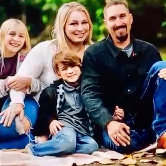 Meet your Posher, Ashley!! - Picture 3 of 3